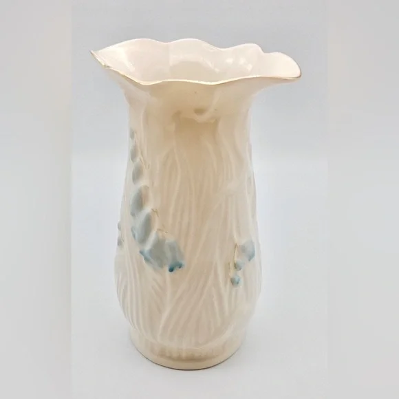Delicate Floral Porcelain Vase made in Ireland 🇮🇪 by Belleek, Beautiful! - Picture 2 of 5